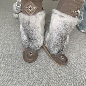Gorgeous Laurentian Chief  Mukluk/ moccasin boot. Real leather and fur
